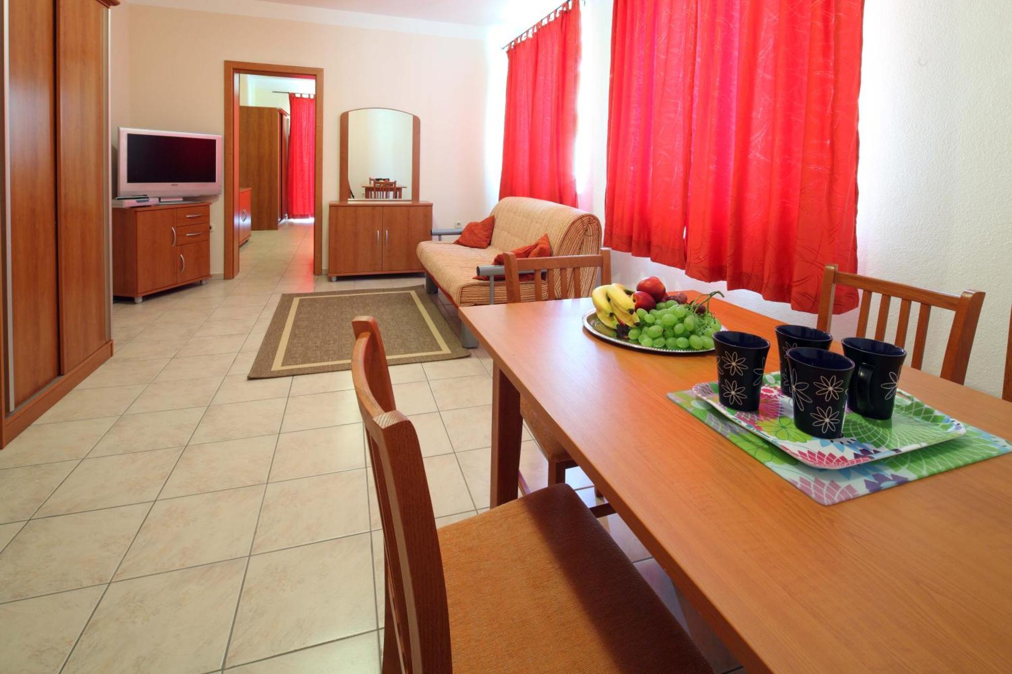 Apartments Vila Adrijana & Fitness Studio Wolf Bv Baška Voda Zewnętrze zdjęcie