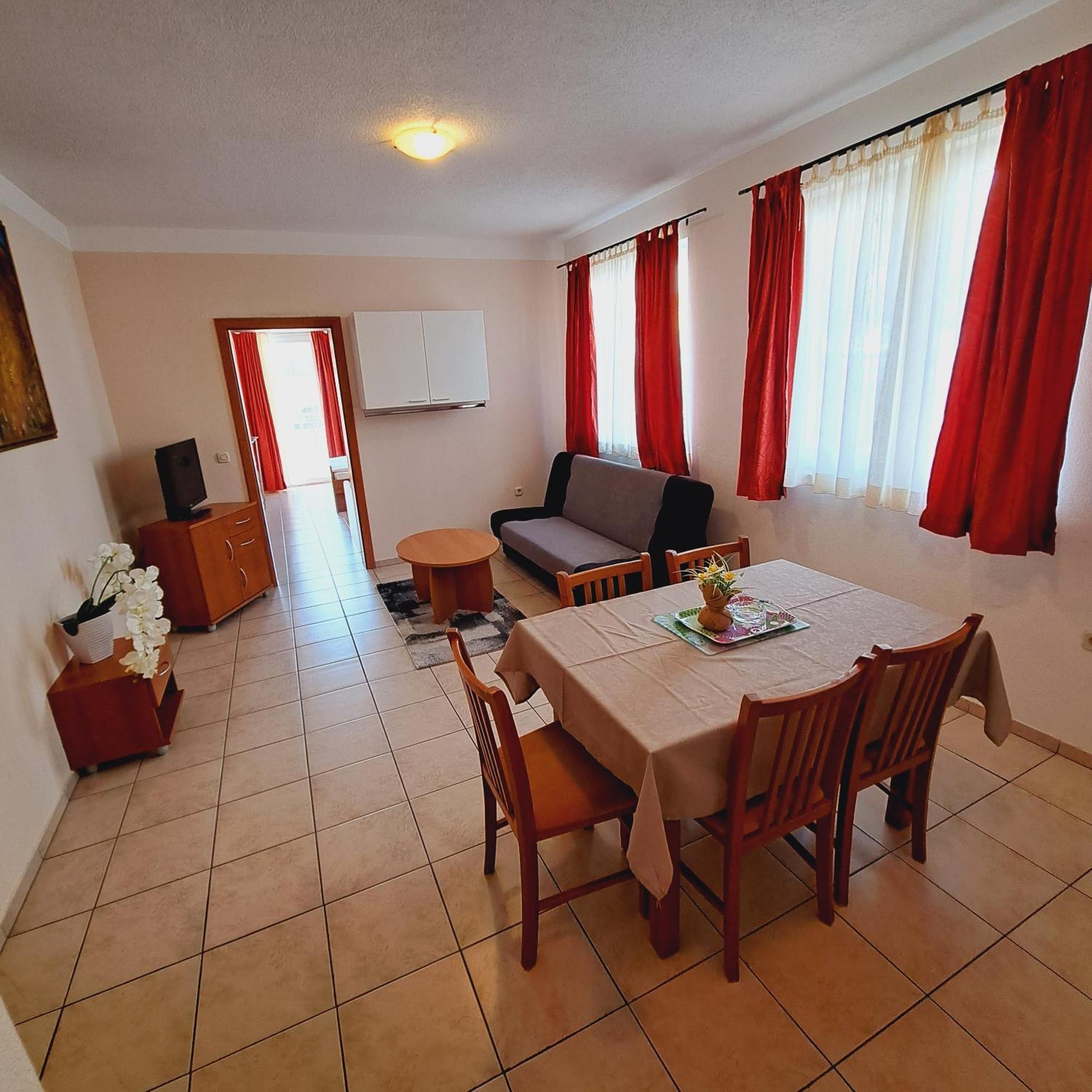 Apartments Vila Adrijana & Fitness Studio Wolf Bv Baška Voda Pokój zdjęcie