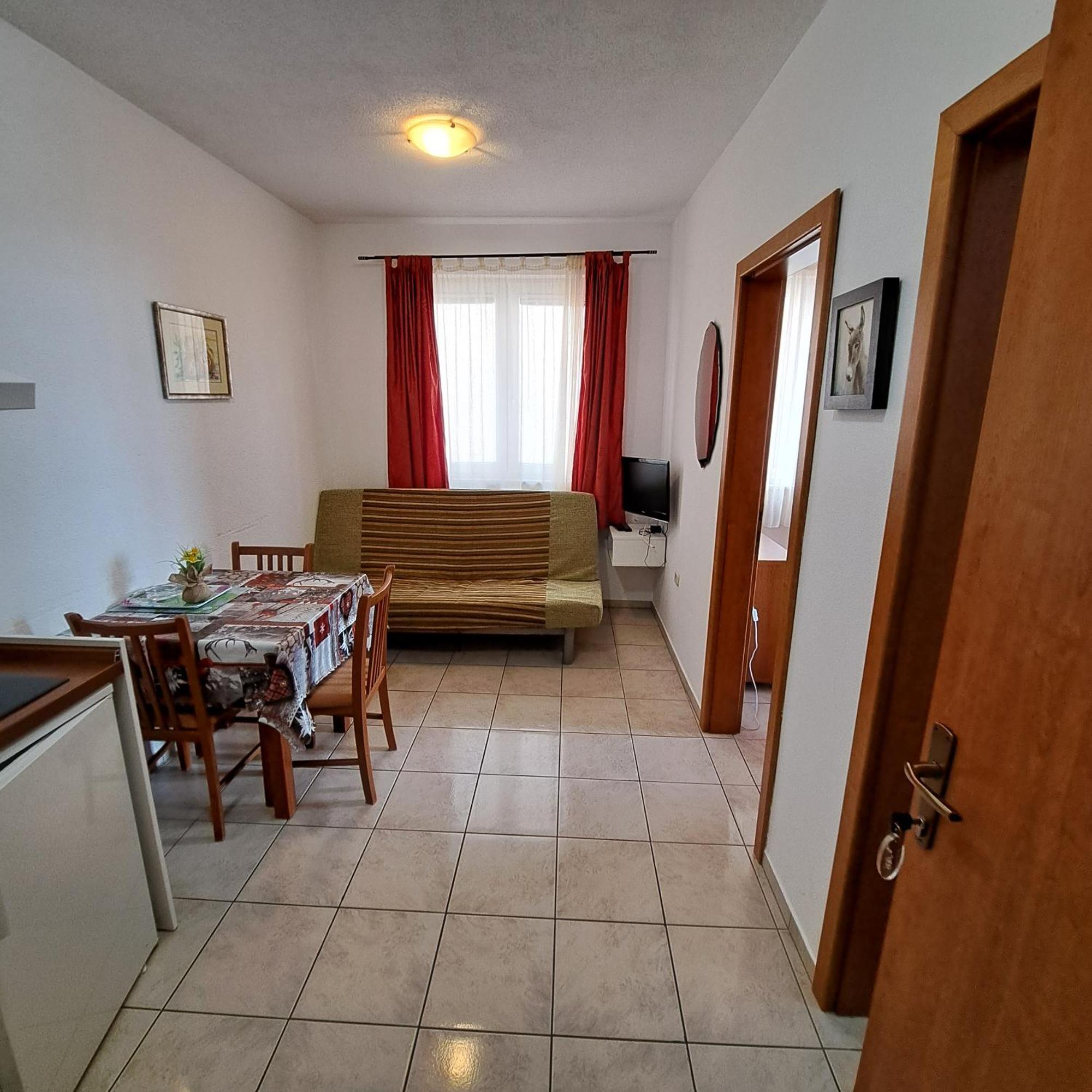 Apartments Vila Adrijana & Fitness Studio Wolf Bv Baška Voda Pokój zdjęcie